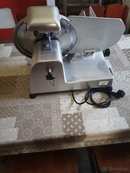 PREDAM RÔZNE PROFESIONÁLNE GASTRO NAREZOVE STROJE-KRAJAČE - 16