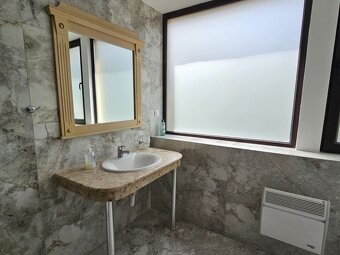 Trojizbový apartmán s morským panoramatickým výhľadom - 16