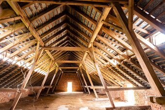 POĽNOHOSPODÁRSKA BUDOVA V OBCI CIGLA - 16