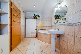 Na PREDAJ 4i rodinný dom s garážou 132 m2 v centre Nitry - K - 16