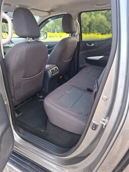 Nissan Navara NP300 Tekna Double Cab 2.3 dCi 190 7 A/T - - 16