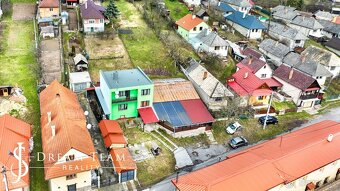 Priestranný rodinný dom pre viacčlennú rodinu v obci Hrušov - 16