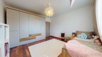 NADŠTANDARDNÝ RODINNÝ DOM - 16