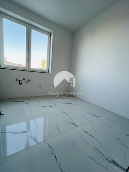 Reality KOMPLEX s.r.o., Vám ponúka na predaj moderný 3-izbov - 16