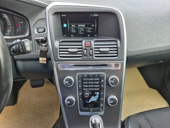 Volvo XC60 D4 2.4L Drive-E Momentum Geartronic AWD - 16