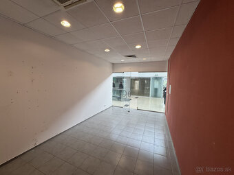 Prenájom obchodných priestorov od 24 m² v OD Saratov II v me - 16