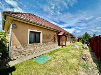 NA PREDAJ MODERNÝ ZREKONŠTRUOVANÝ 4i RODINNÝ DOM S GARÁŽOU - 16