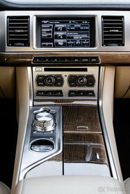 Jaguar XF 2.2D i4 Luxury Automat EDITION - 16