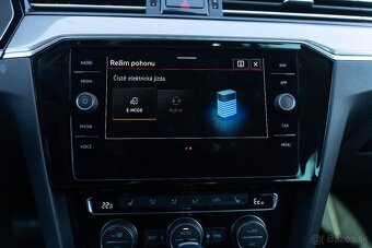 VW Passat Variant GTE TSI Hybrid - 360kamery,Ambient - 16