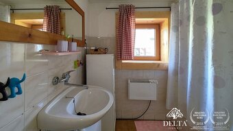 VÝRAZNE ZNÍŽENÁ CENA Rodinný dom - drevenica po vkusnej rek - 16