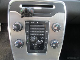 Volvo XC70 2,4D5 120KW Momentum Man. AWD 2012 DPHbez koroze - 16