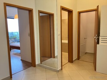 Veľký 3i byt na Kolibe s nádherným výhľadom na prenájom - 16