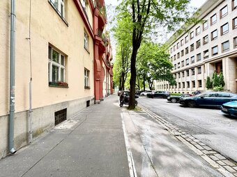 PREDAJ - Stromestský 4izbový byt s vysokými stropmi, 116m2,  - 16
