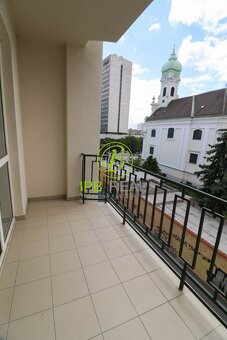 DVA VEĽKÉ BALKÓNY, TEHLA, VÝŤAH Veľký, slnečný, priestranný - 16