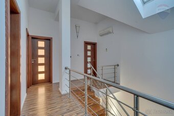 6-izbový rodinný dom s dvojgarážou v Malinove - 16