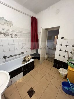 Rodinný dom s priestranným pozemkom na priamy predaj v centr - 16