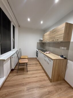 Na prenájom 1-izbový byt s dvoma balkónmi v centre Ružomberk - 16