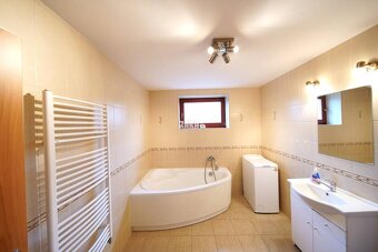 Vyšná Myšľa rodinný dom. 3 samostatnébytové jednotky - 16