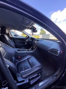 Jaguar XE 2.0D Prestige - 16