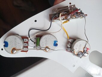 Snímače Stratocaster- pickguard, poťáky 70 roky Greco,Maya - 16