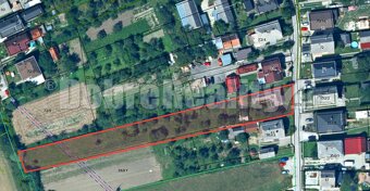 Veľký stavebný pozemok s rodinným domom v tichom prostredí . - 16