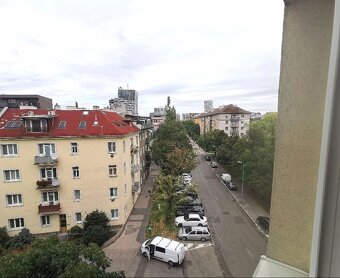 Na prenájom 2-izbový byt s balkónom a klimatizáciou na Záhra - 16