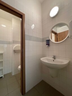 Lukratívne kancelárske priestory, 70 m2 + parkovacie státie, - 16