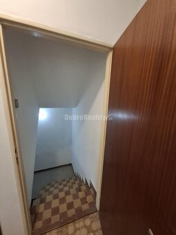 Dobré reality ponúkajú na predaj poschodový 5-izb. RD+ garáž - 16