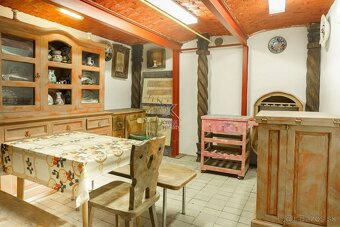 🏡 Na predaj výnimočný 8-izbový rodinný dom v Lozorne - 16