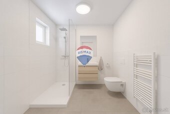 Perspektívna budova s pozemkom 2348m2, pri Hanušovciach nad  - 16