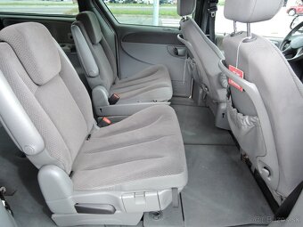 Chrysler Grand Voyager 2,8 CRD Aut. Stow´N Go 7míst 2004 - 16