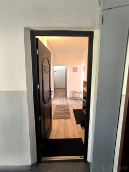 REZERVOVANÉ ZREKONŠTRUOVANÝ ZARIADENÝ VEĽKÝ /64,11M2/ STRED - 16