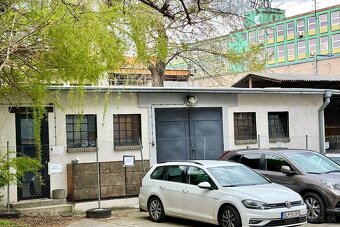 Kancelársky / skladový priestor pri zimnom štadióne - 16