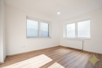 REZERVOVANÉ - Dom kráľovských rozmerov. 7i Nová Baňa. - 16