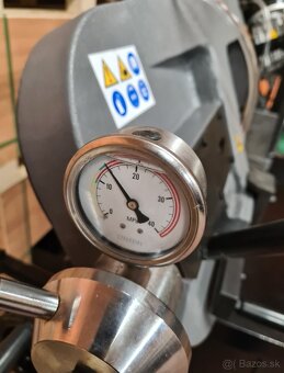 Pásová pila na kov s chladením - 16