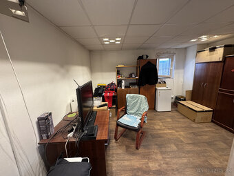Prenájom skladového priestoru 1070 m² v meste Bratislava - 16
