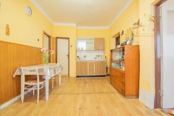 Čiastočne zrekonštruovaný dom vo výbornej lokalite s garážou - 16