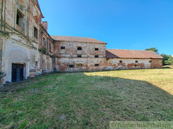Kaštieľ plný histórie a krásy baroka v prostredí lipovej a - 16