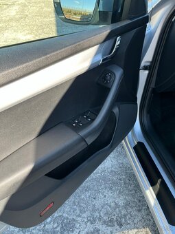 Octavia Combi Ambition 2.0 TDI bez AD blue - 16