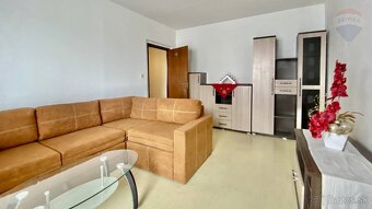 Prenájom- 3-izbový byt  s balkónom, logiou, pivnicou - ul. M - 16