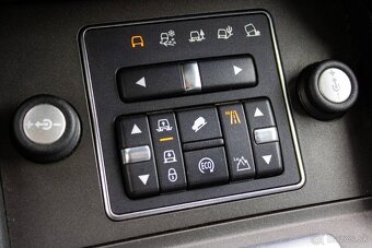 Land Rover Discovery 3.0 TDV6 SE - 16