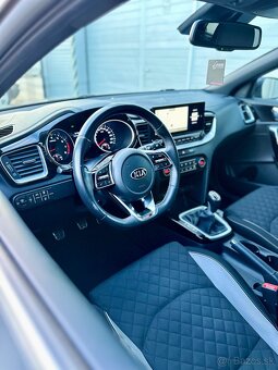 KIA Ceed SW 1.5 T-GDi GT Line 118 kW 2021 - 16