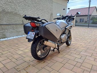 Pedám Honda CBF 1000 A - nová STK - 16