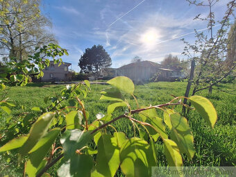 Stavebný pozemok v kľudnej časti podunajskej obce Kravany - 16