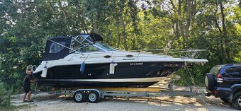 Motorová lod Sea Ray 270 - 16