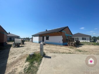 Krásny 4 izbový RD bungalov 114,25 m2 na pozemku 494 a 533 m - 16
