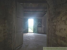 Dvojposchodová chatka s vinohradom na okraji obce Bátorov - 16