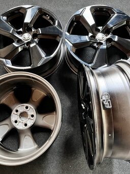 5x114,3 R18 Originál ALU Toyota RAV4 5.Gen.- černé - senzor - 16