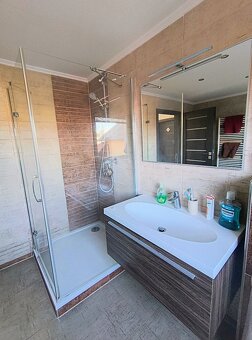 Dom s bazénom v centre - 16