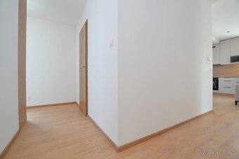 REZERVOVANÝ | 3 izbový byt, strešný s terasou - 16